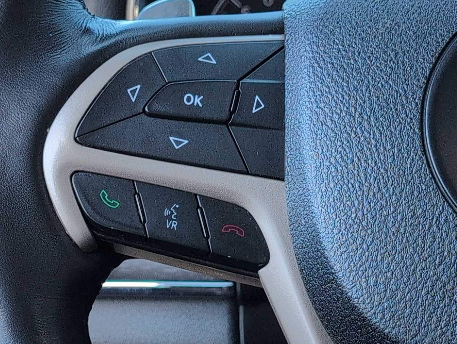 Thumbnail: 2015 Jeep Grand Cherokee - 23