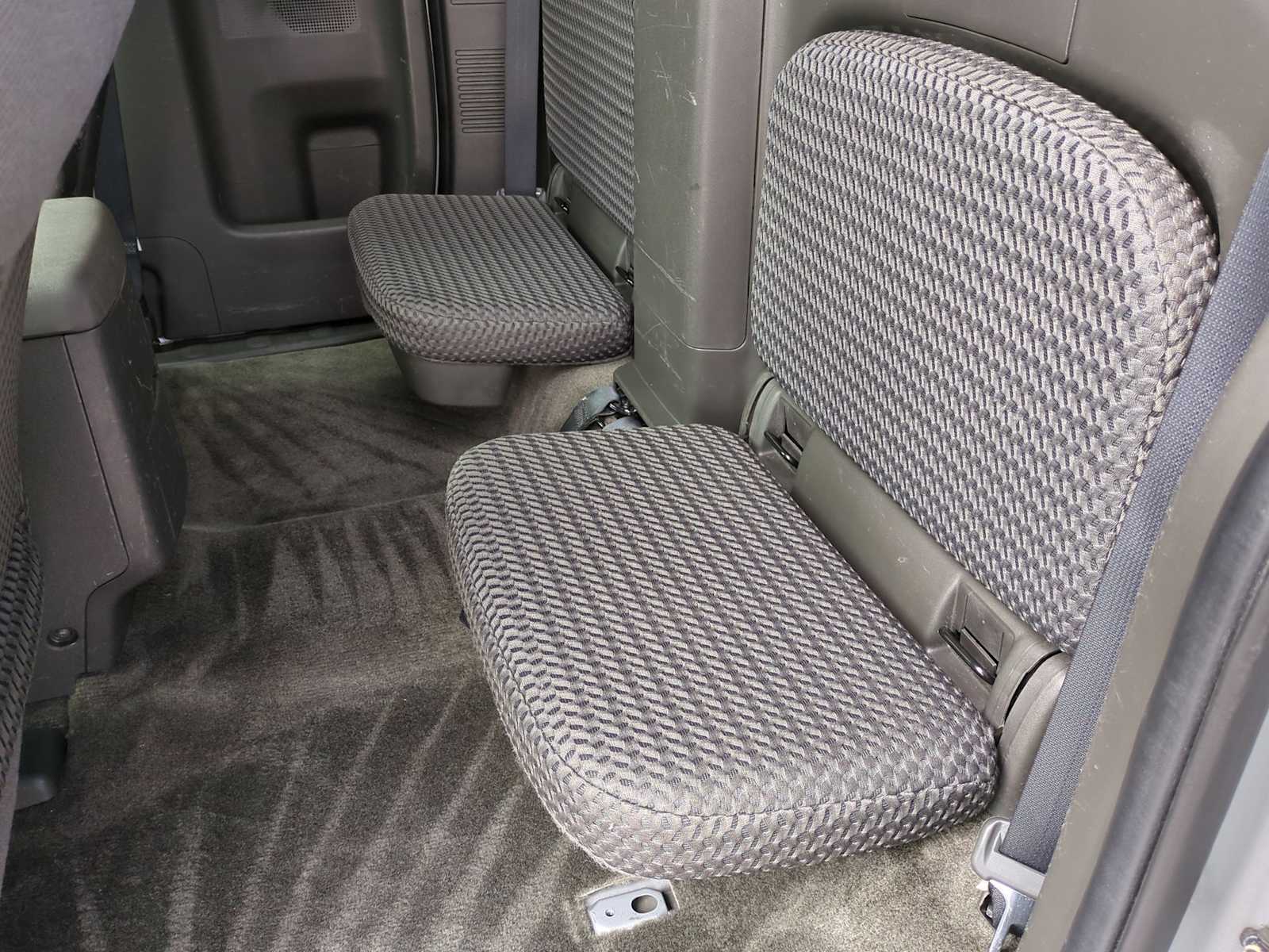 2012 Nissan Frontier SV 12