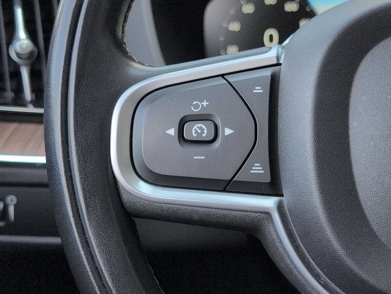 Thumbnail: 2021 Volvo XC60 - 23