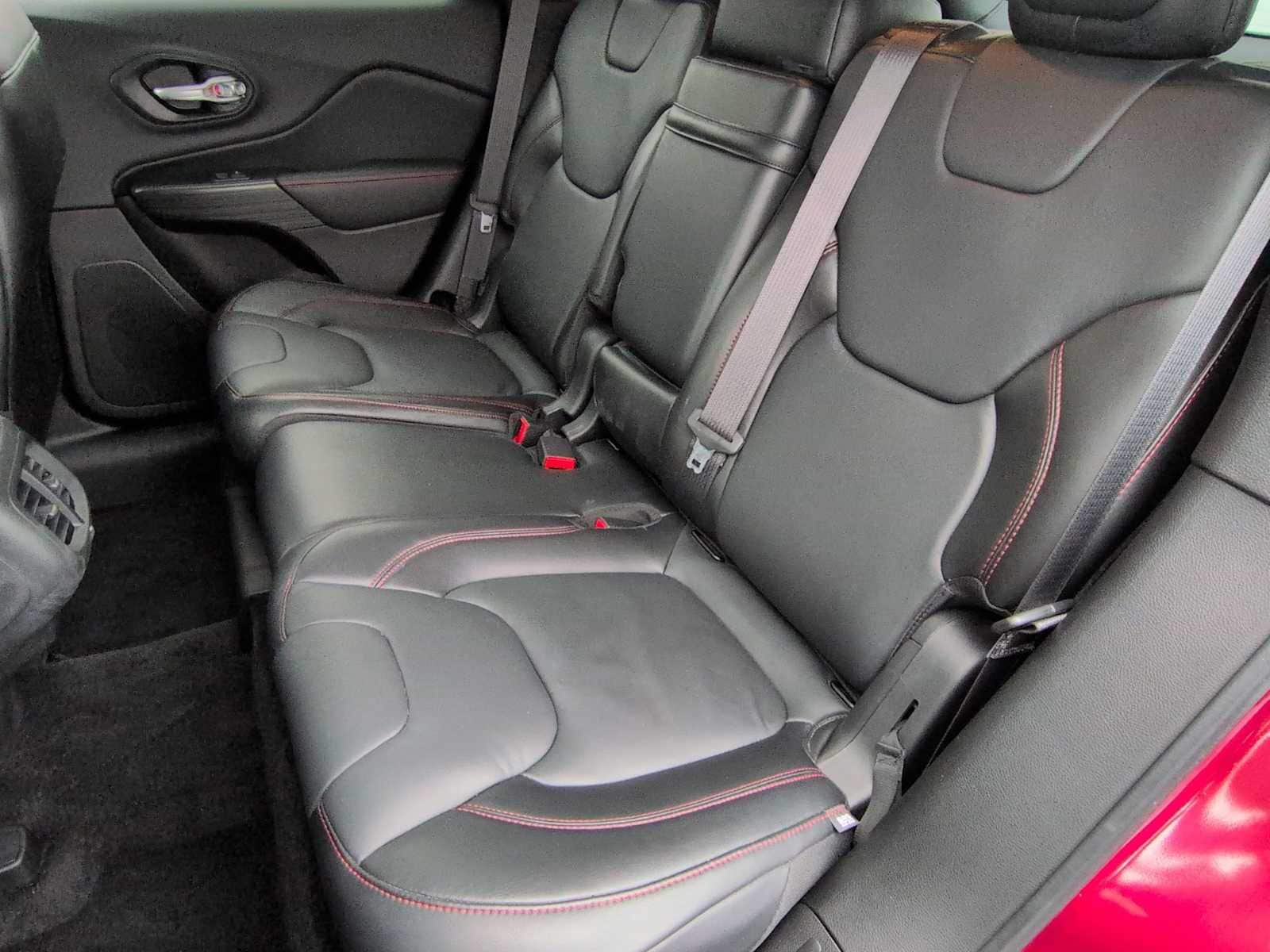 Thumbnail: 2015 Jeep Cherokee - 21