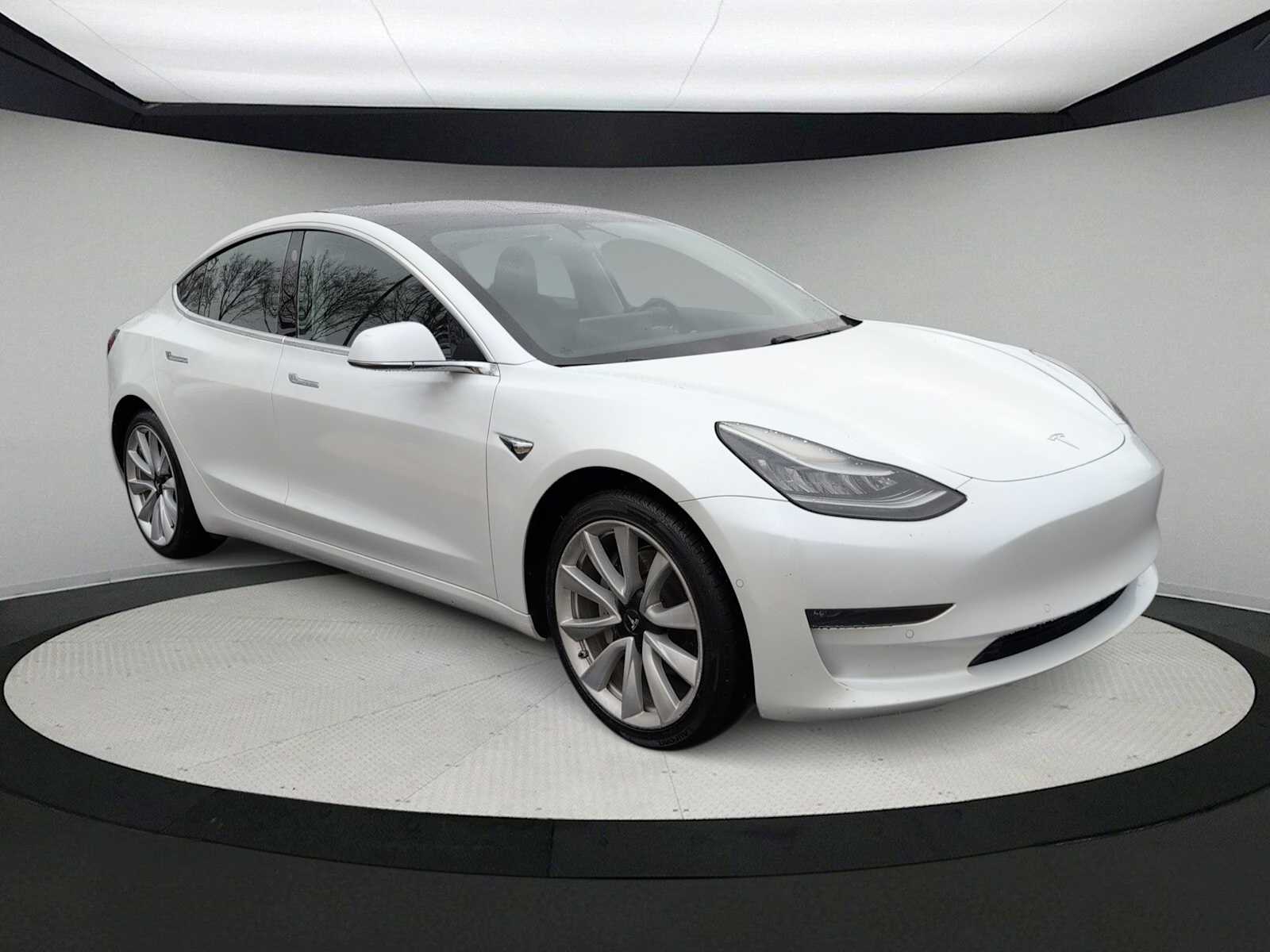 Thumbnail: 2019 Tesla Model 3 - 2