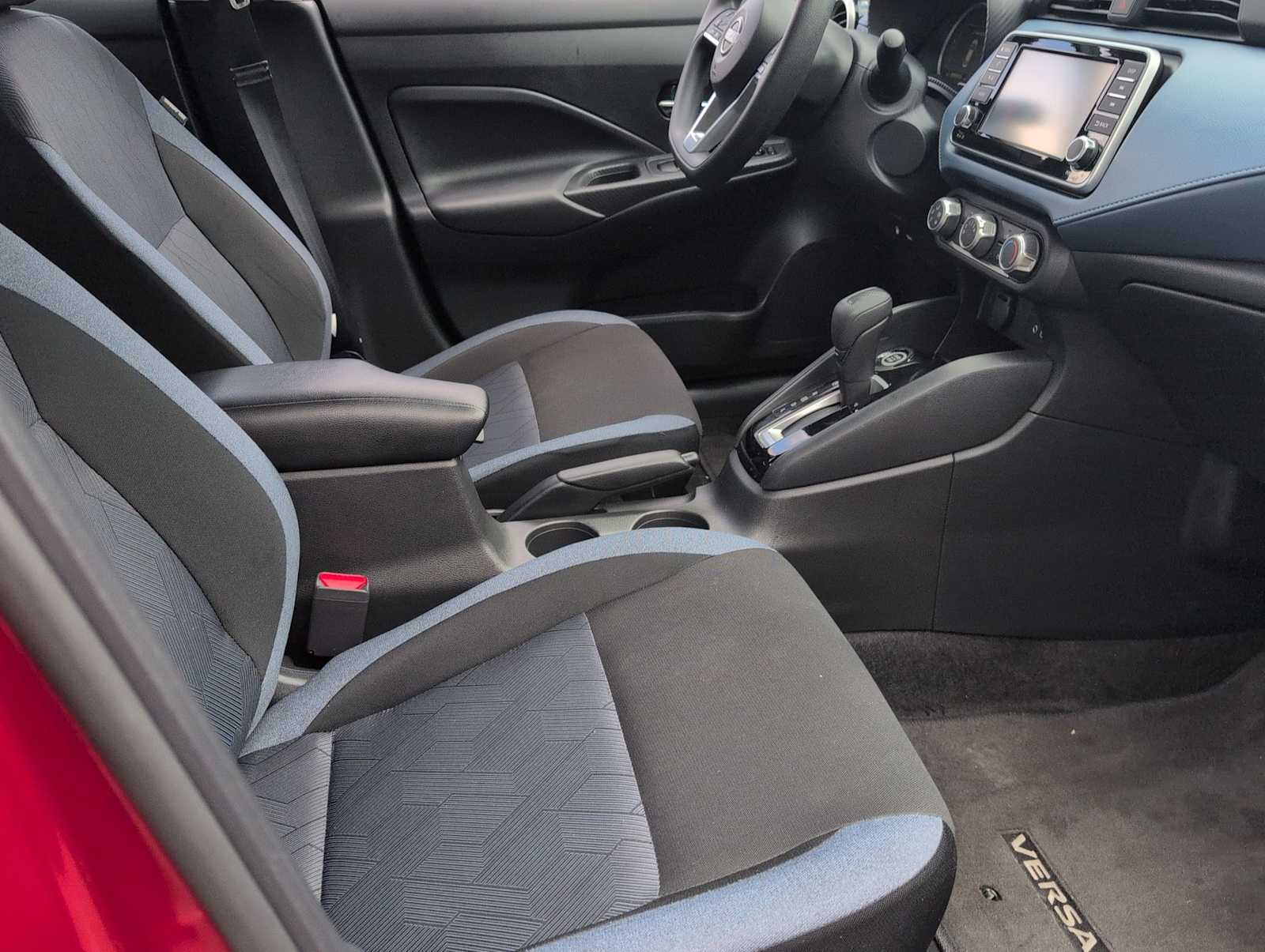 2025 Nissan Versa Sedan SV - Photo 19
