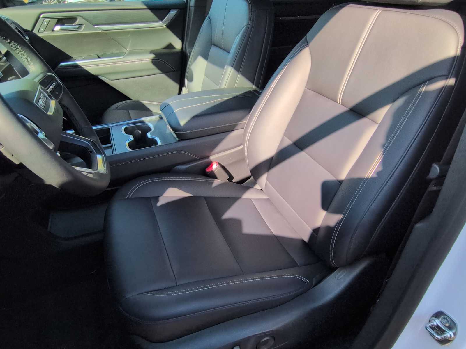 Thumbnail: 2024 GMC Acadia - 17