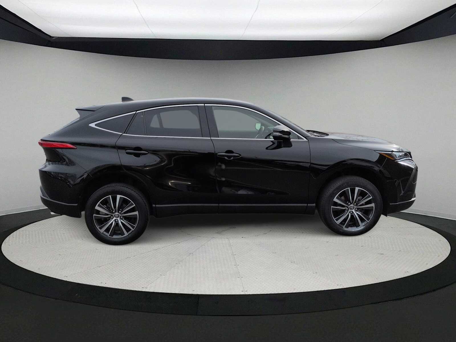 Thumbnail: 2022 Toyota Venza - 9