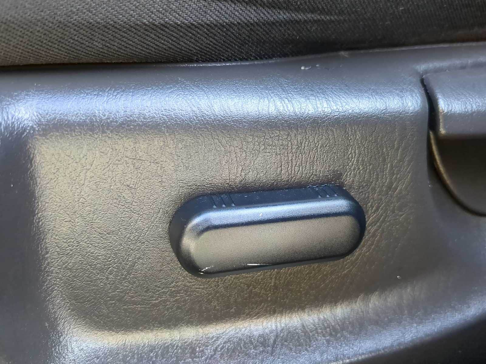 Thumbnail: 2010 Ford Escape - 17