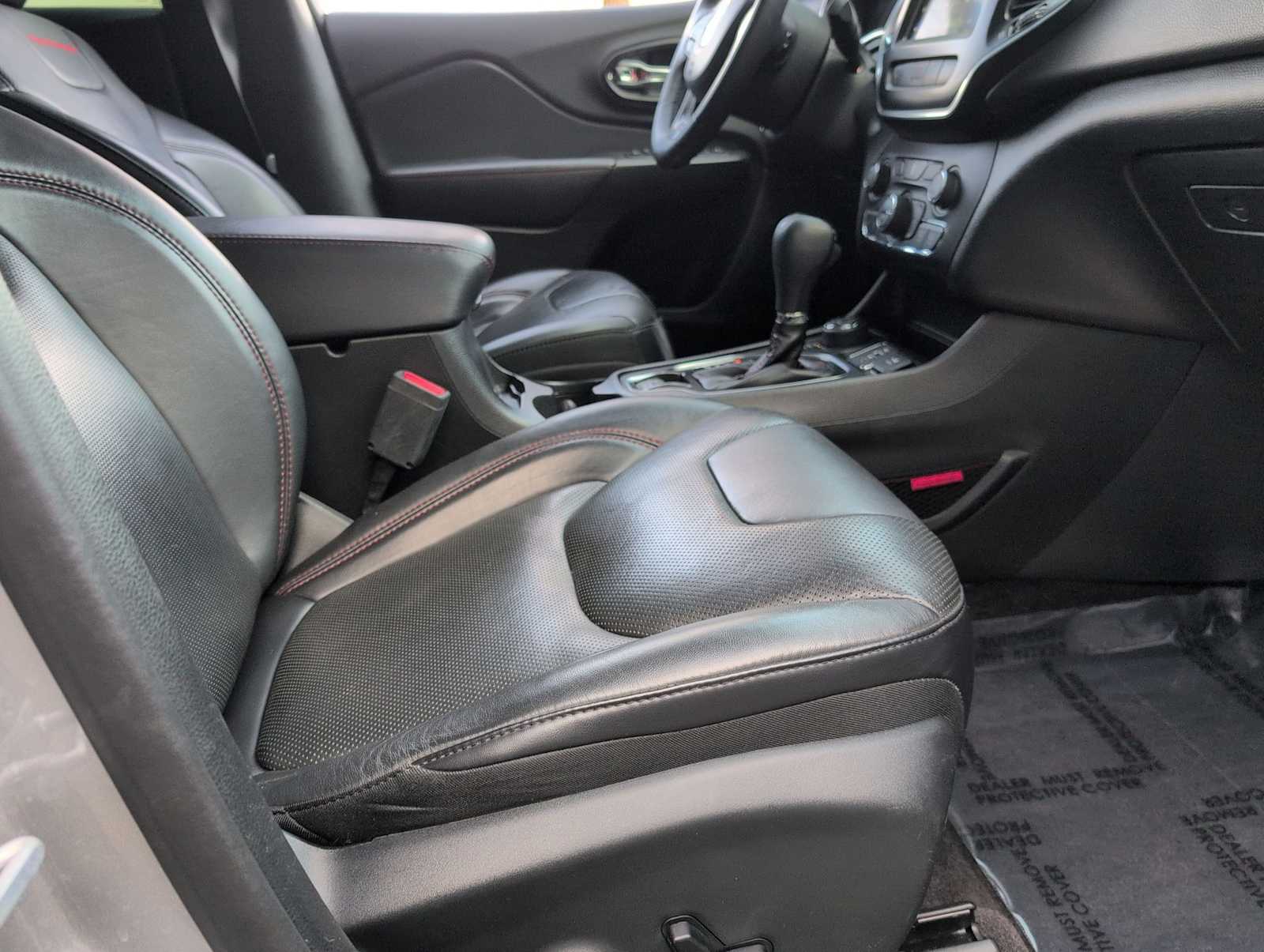 Thumbnail: 2019 Jeep Cherokee - 24