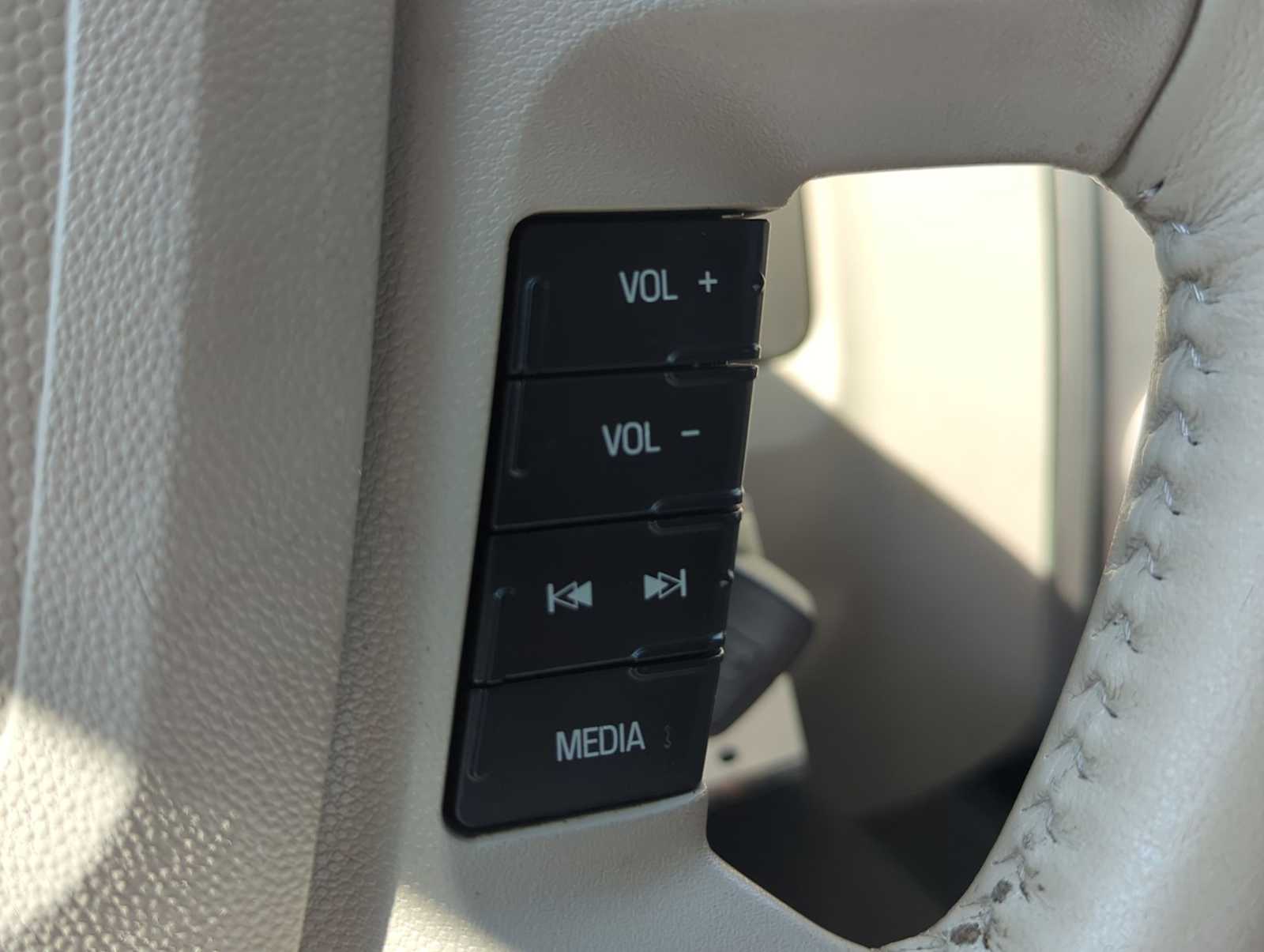 Thumbnail: 2010 Ford Escape - 23
