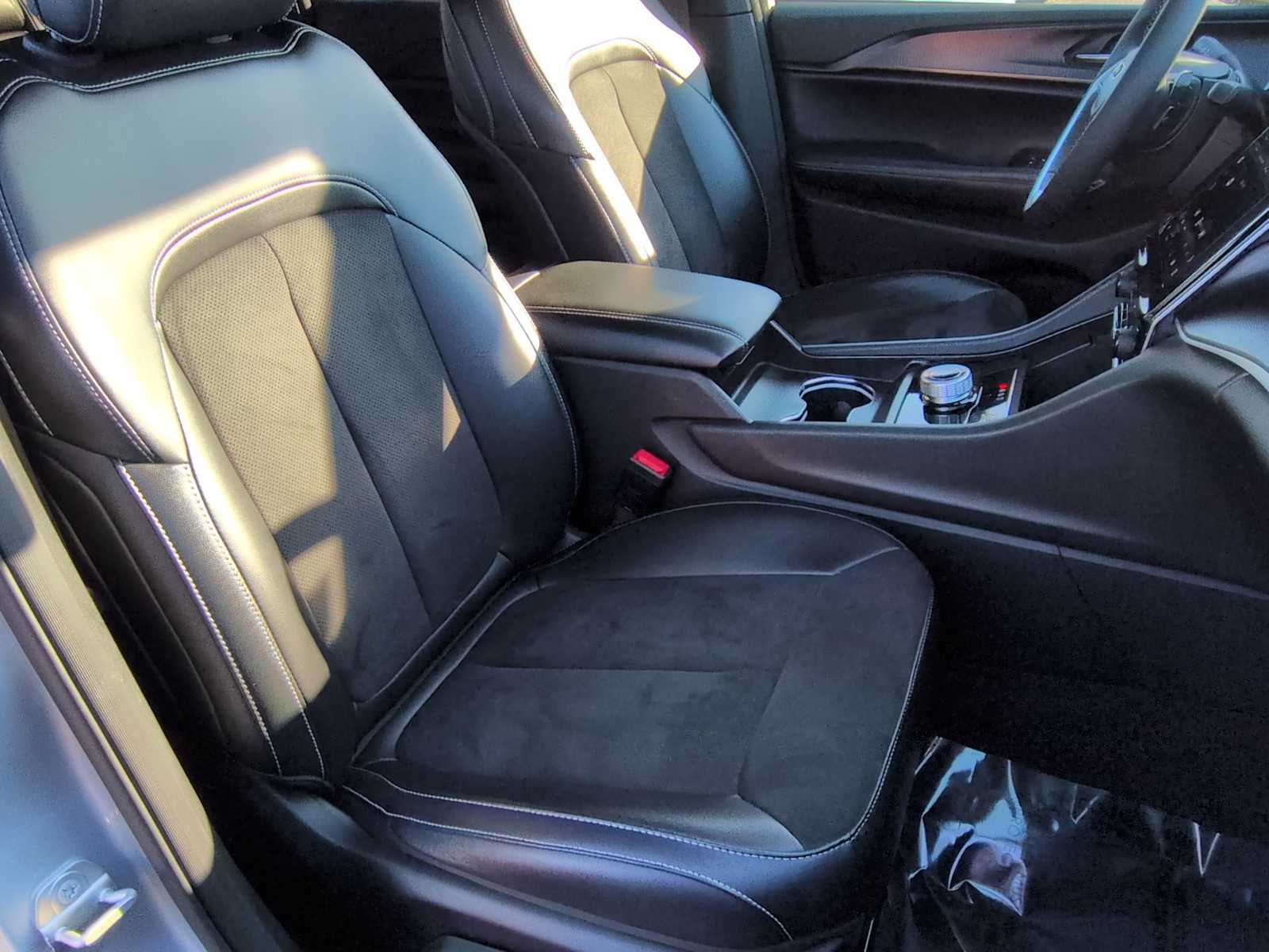 Thumbnail: 2024 Jeep Grand Cherokee - 21