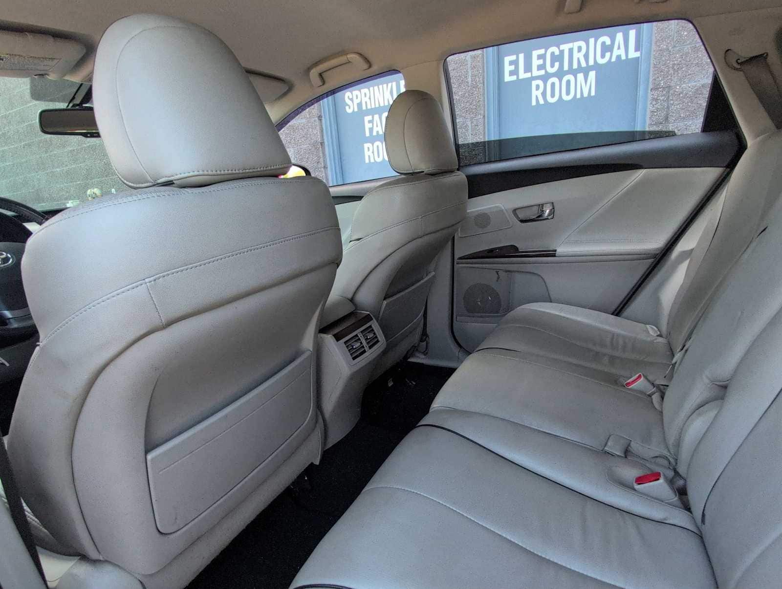 Thumbnail: 2011 Toyota Venza - 18