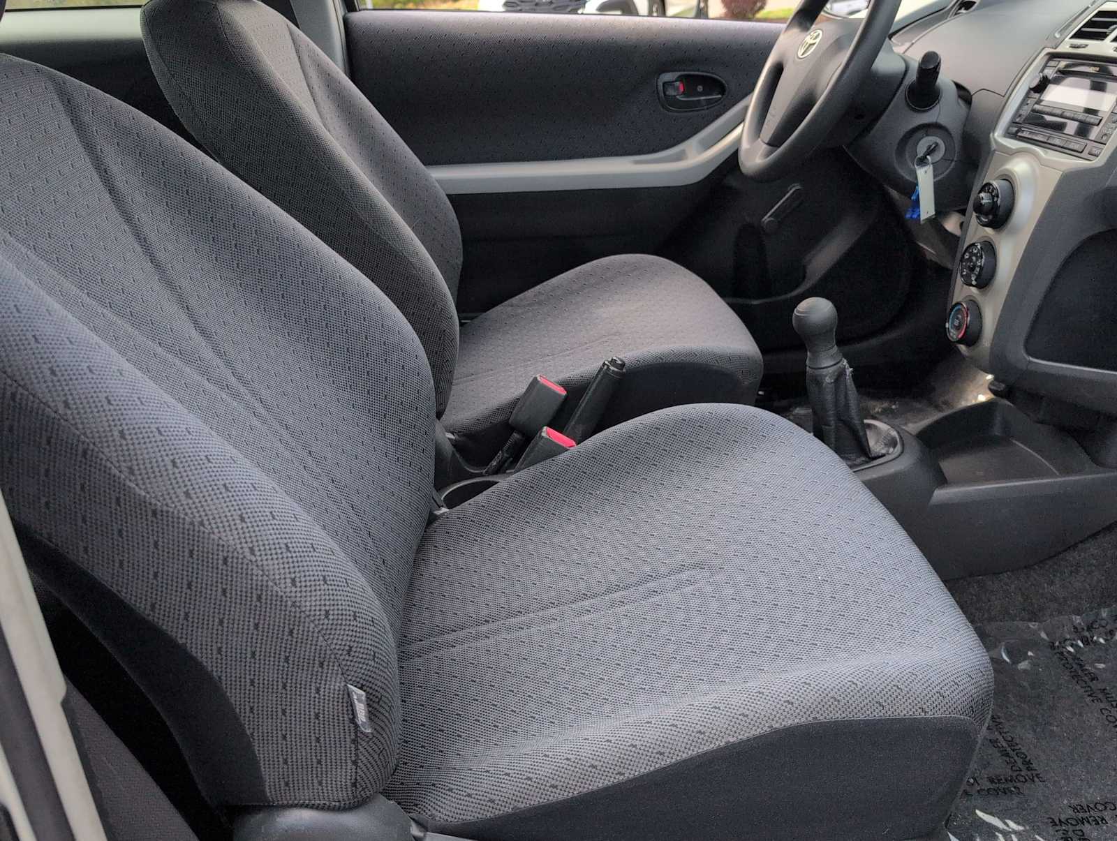 Thumbnail: 2010 Toyota Yaris - 17