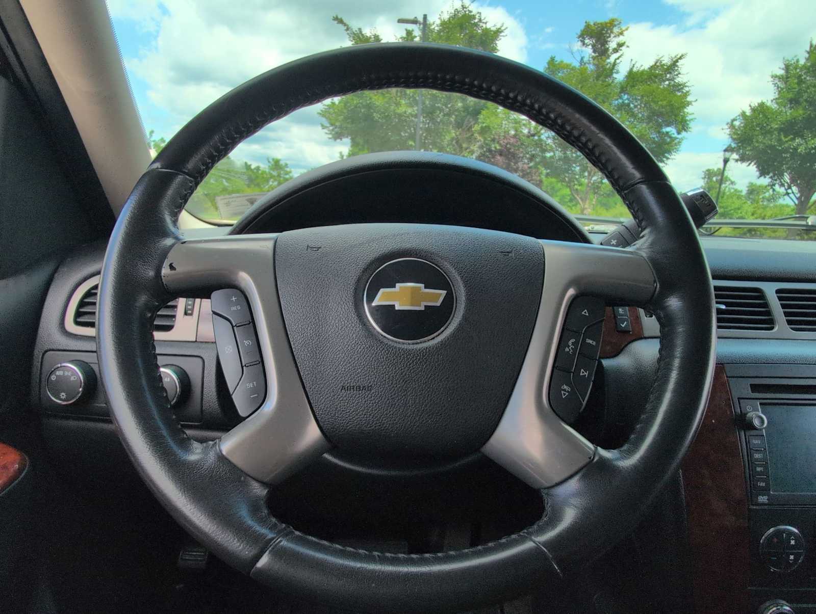 Thumbnail: 2011 Chevrolet Suburban - 21