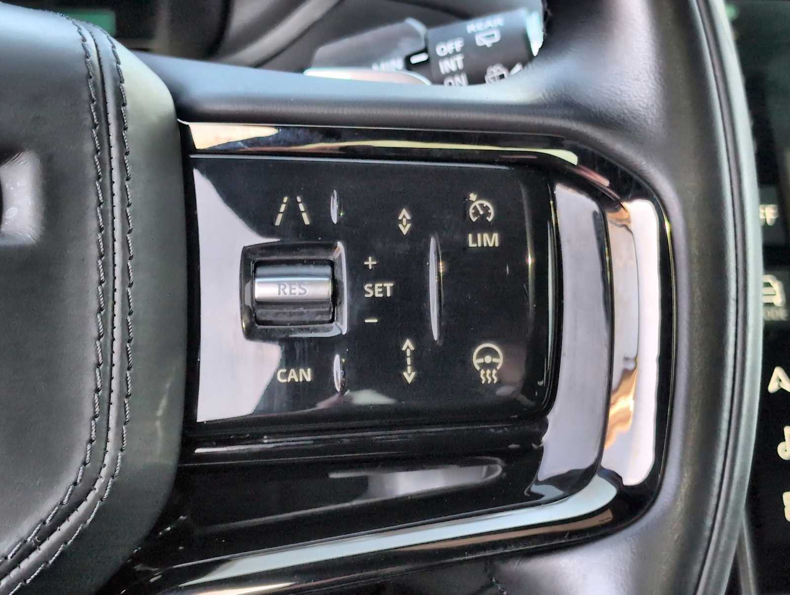 Thumbnail: 2025 Land Rover Range Rover Velar - 25