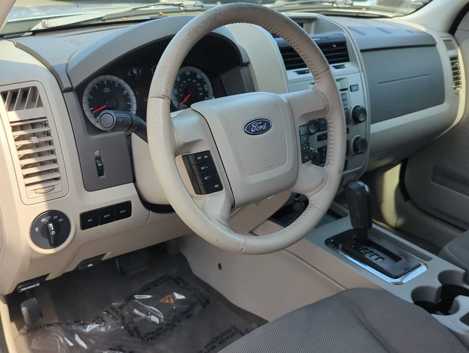 Thumbnail: 2010 Ford Escape - 15