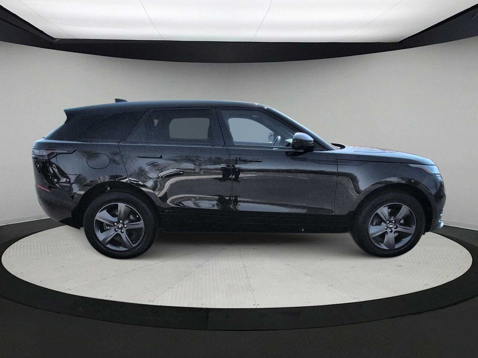 Thumbnail: 2025 Land Rover Range Rover Velar - 9