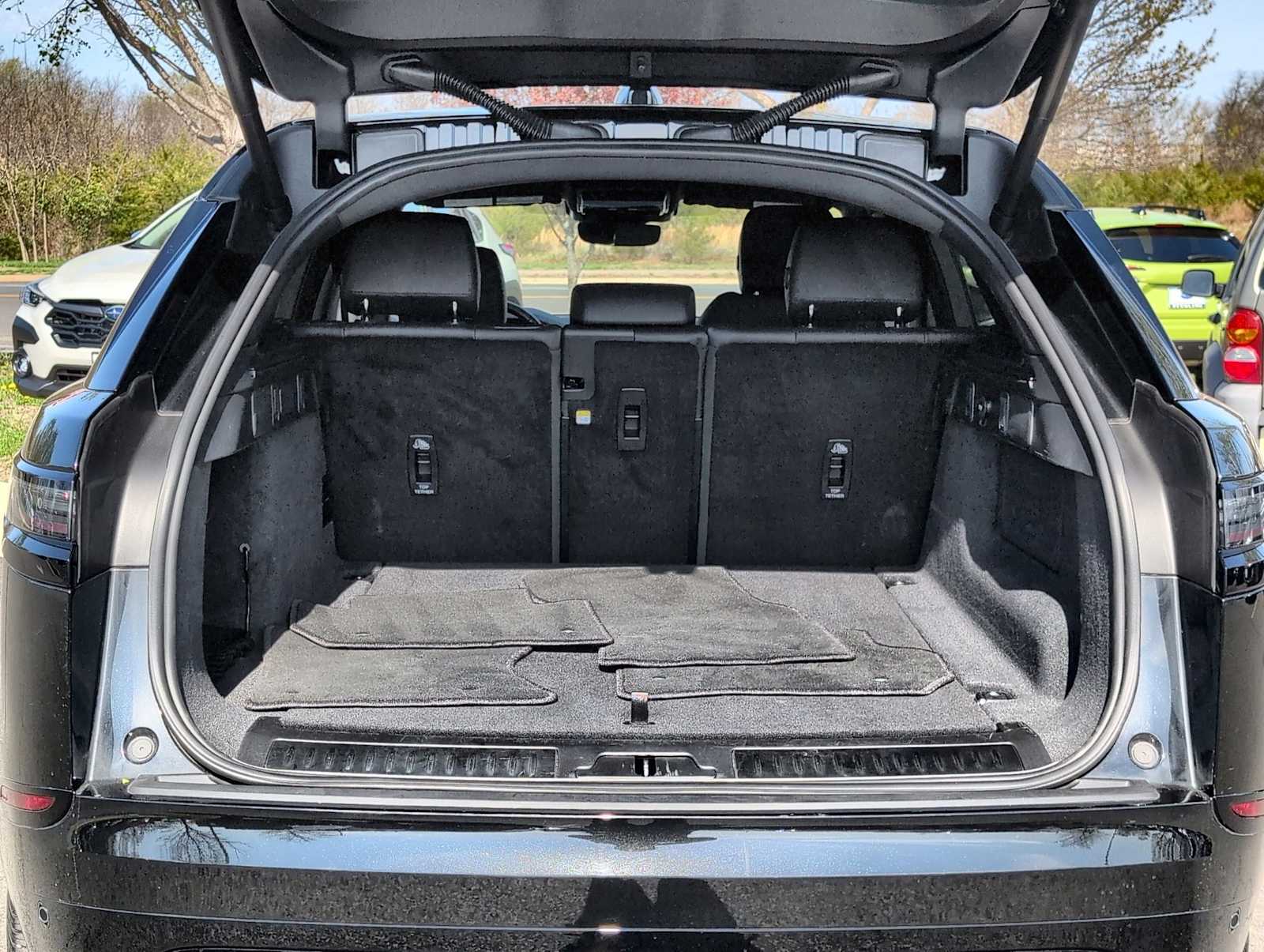 Thumbnail: 2025 Land Rover Range Rover Velar - 34