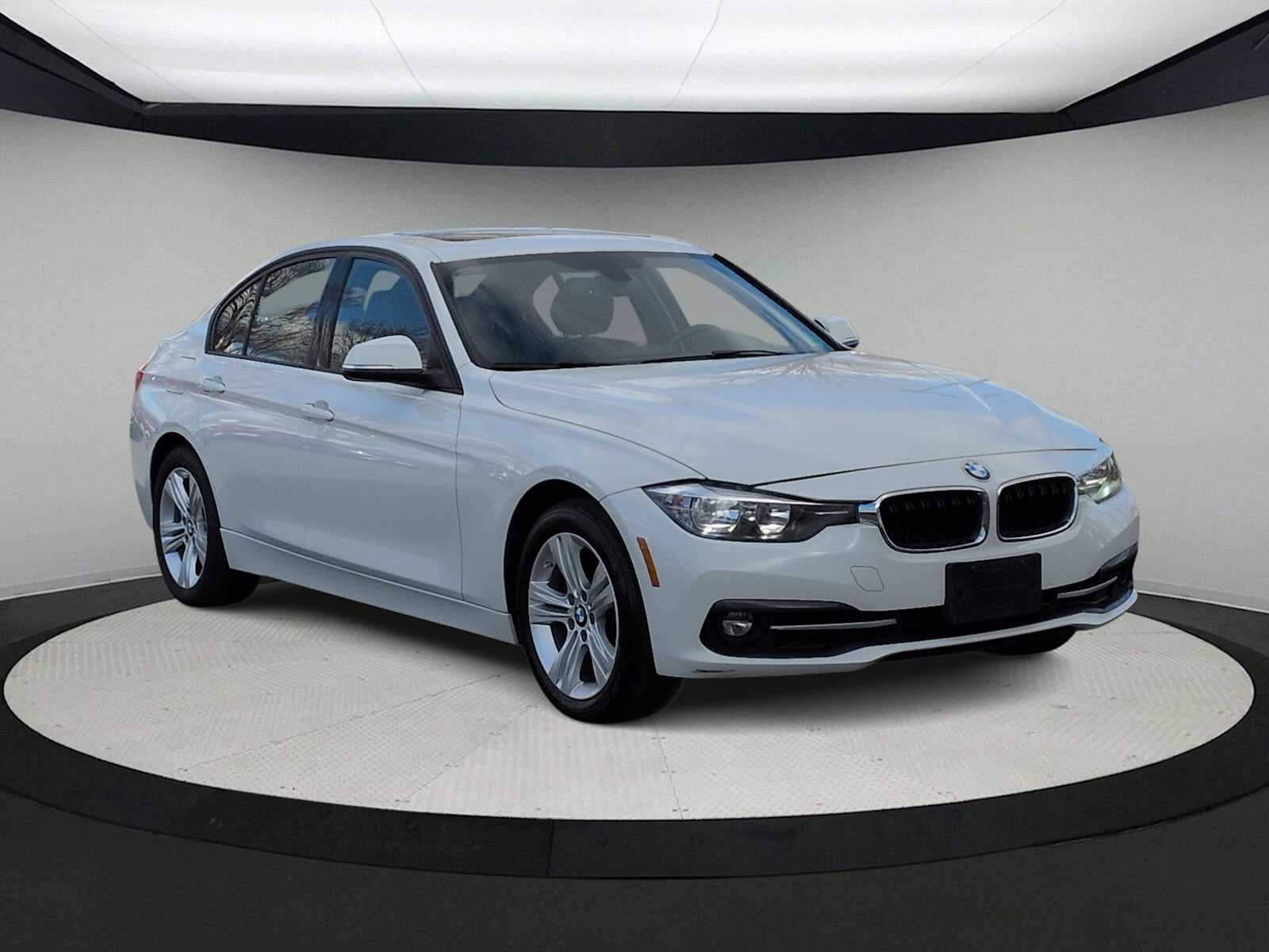 Thumbnail: 2016 BMW 3 Series - 2