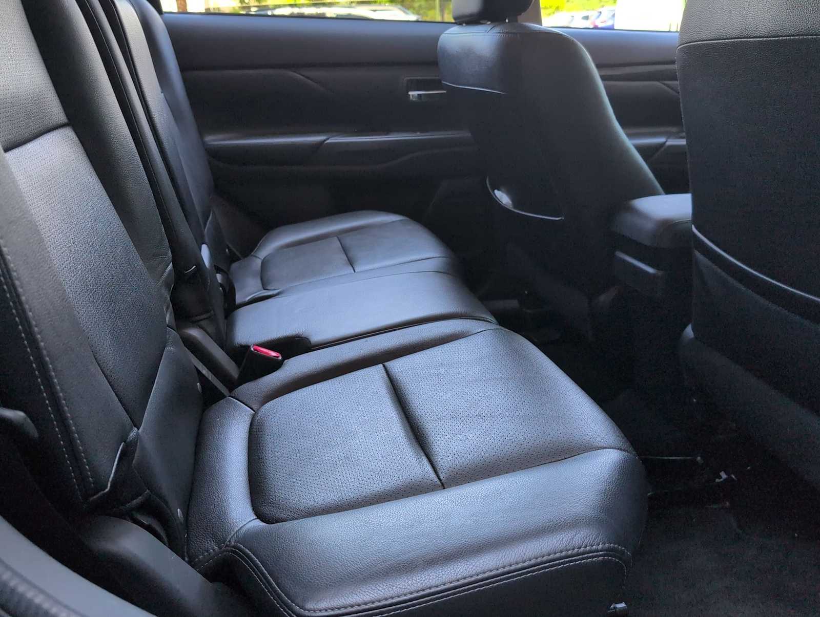 Thumbnail: 2016 Mitsubishi Outlander - 20