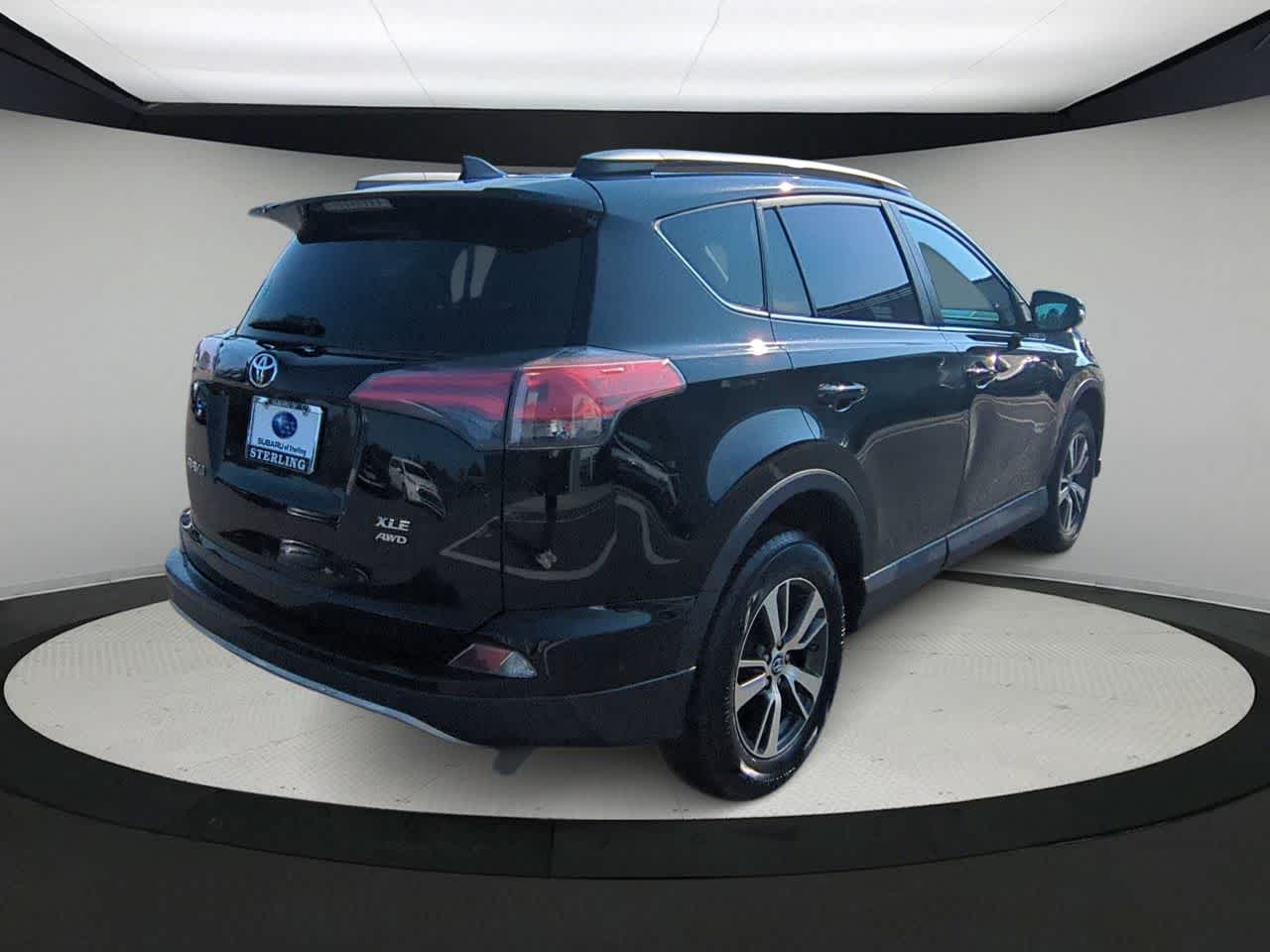 Thumbnail: 2018 Toyota RAV4 - 8