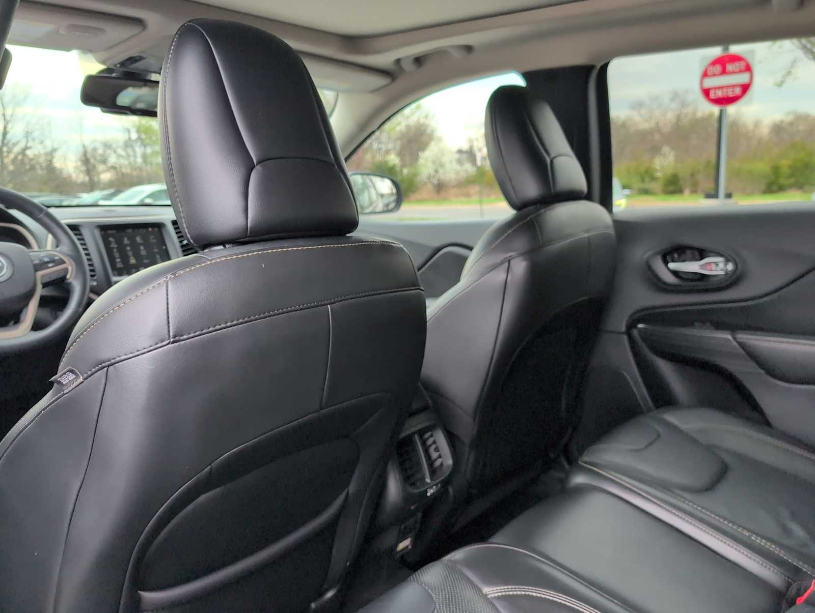 Thumbnail: 2015 Jeep Cherokee - 19
