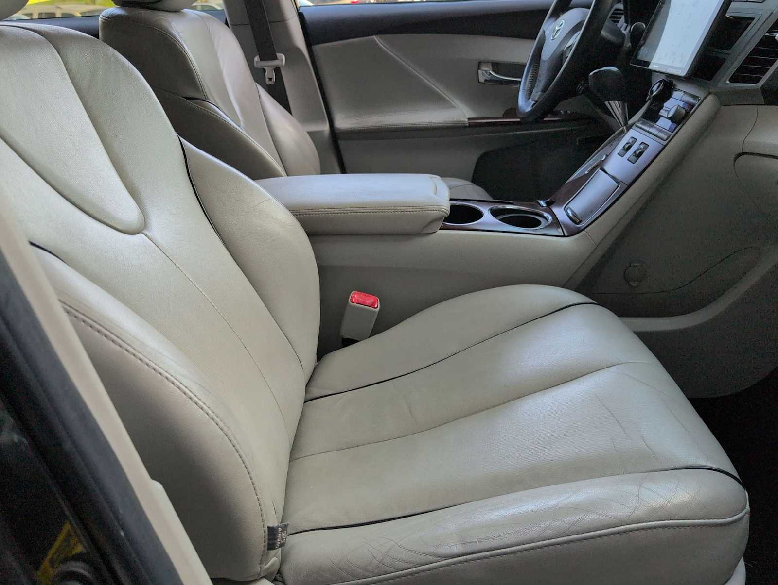 Thumbnail: 2011 Toyota Venza - 21