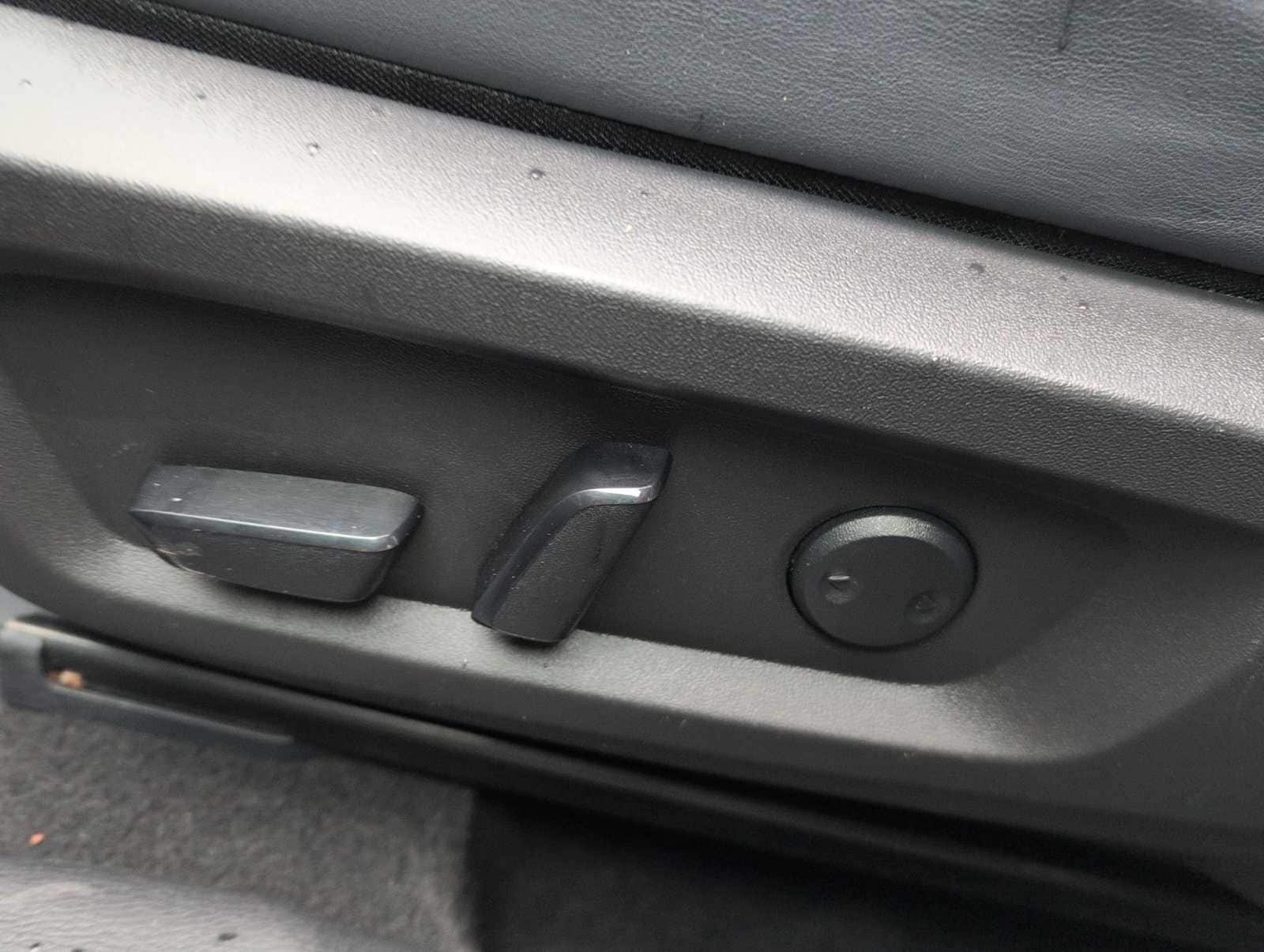 Thumbnail: 2024 Mitsubishi Outlander - 17