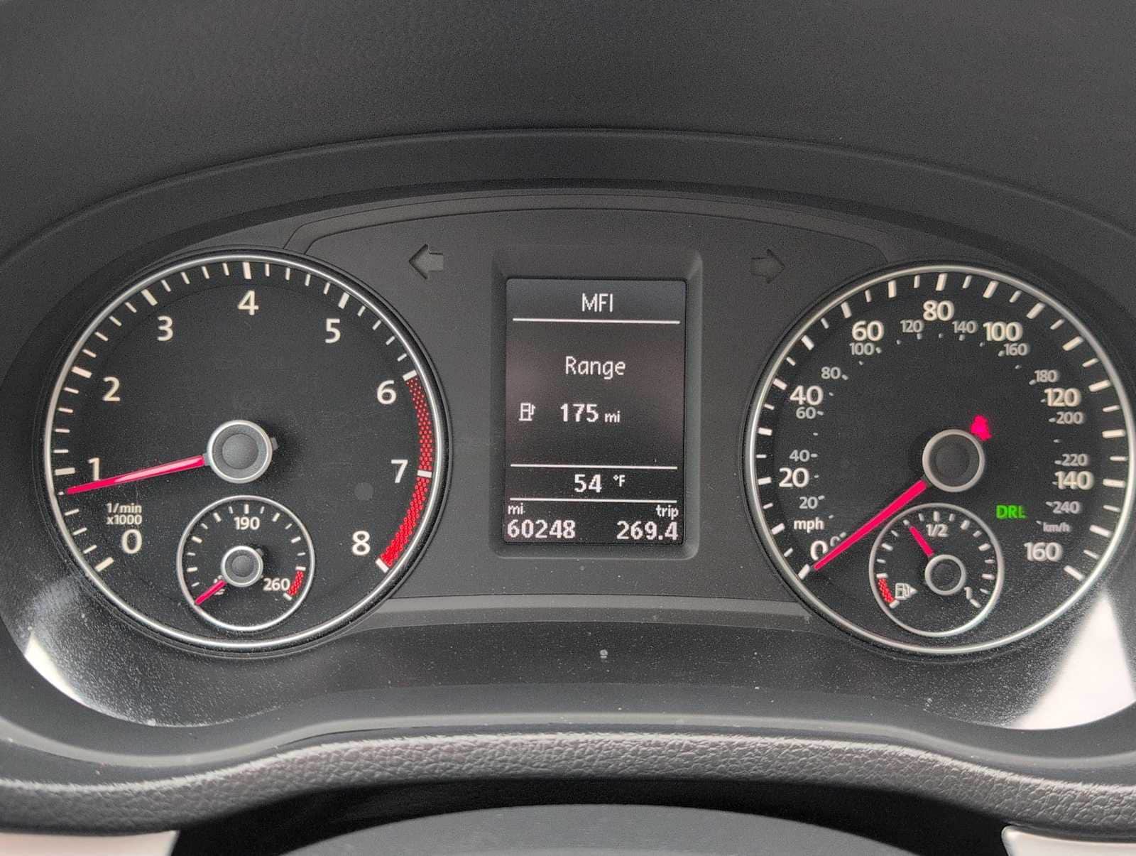 Thumbnail: 2013 Volkswagen Passat - 30