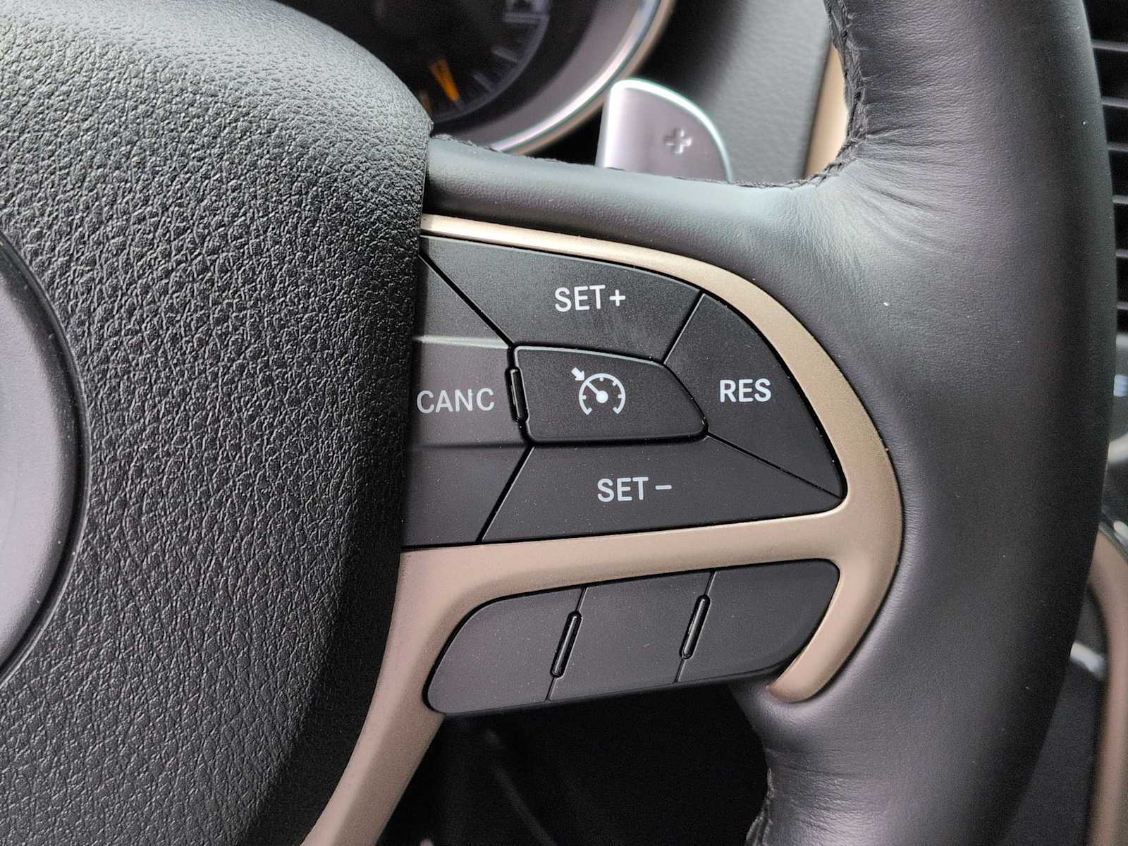Thumbnail: 2015 Jeep Grand Cherokee - 25