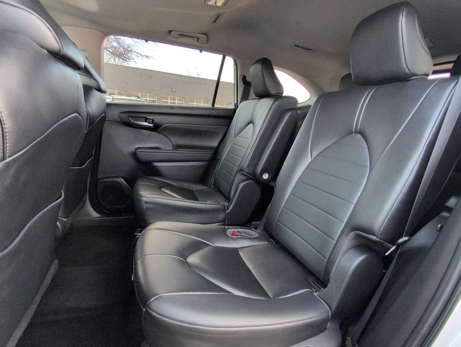 Thumbnail: 2023 Toyota Highlander - 20