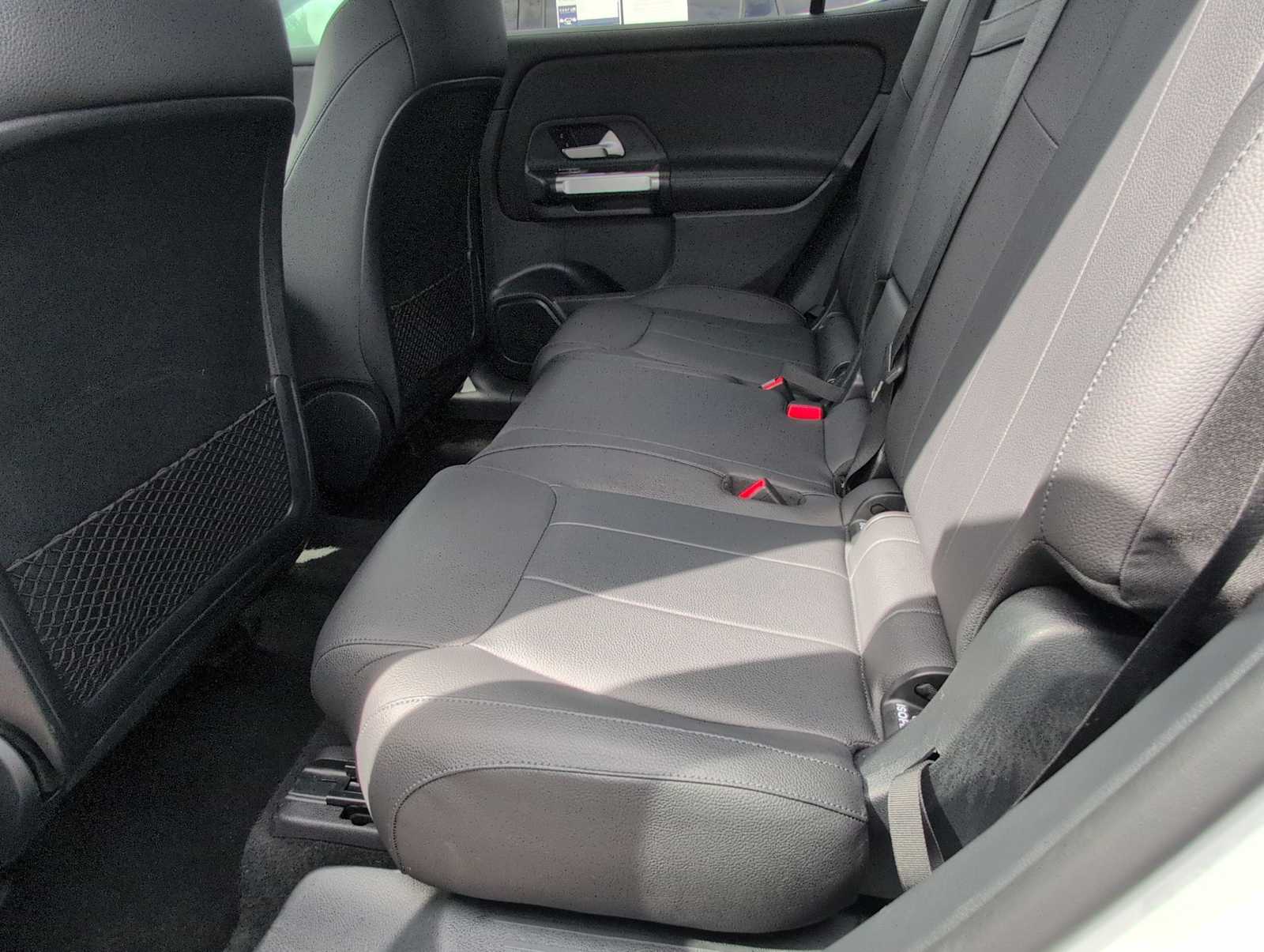 Thumbnail: 2024 Mercedes-Benz GLB - 19