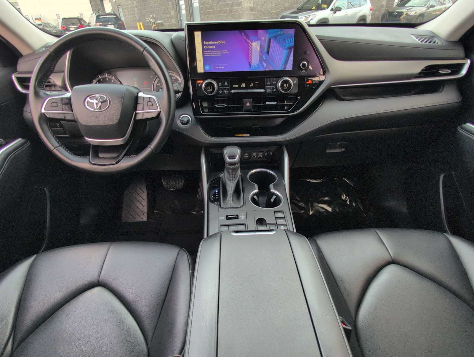 Thumbnail: 2023 Toyota Highlander - 16