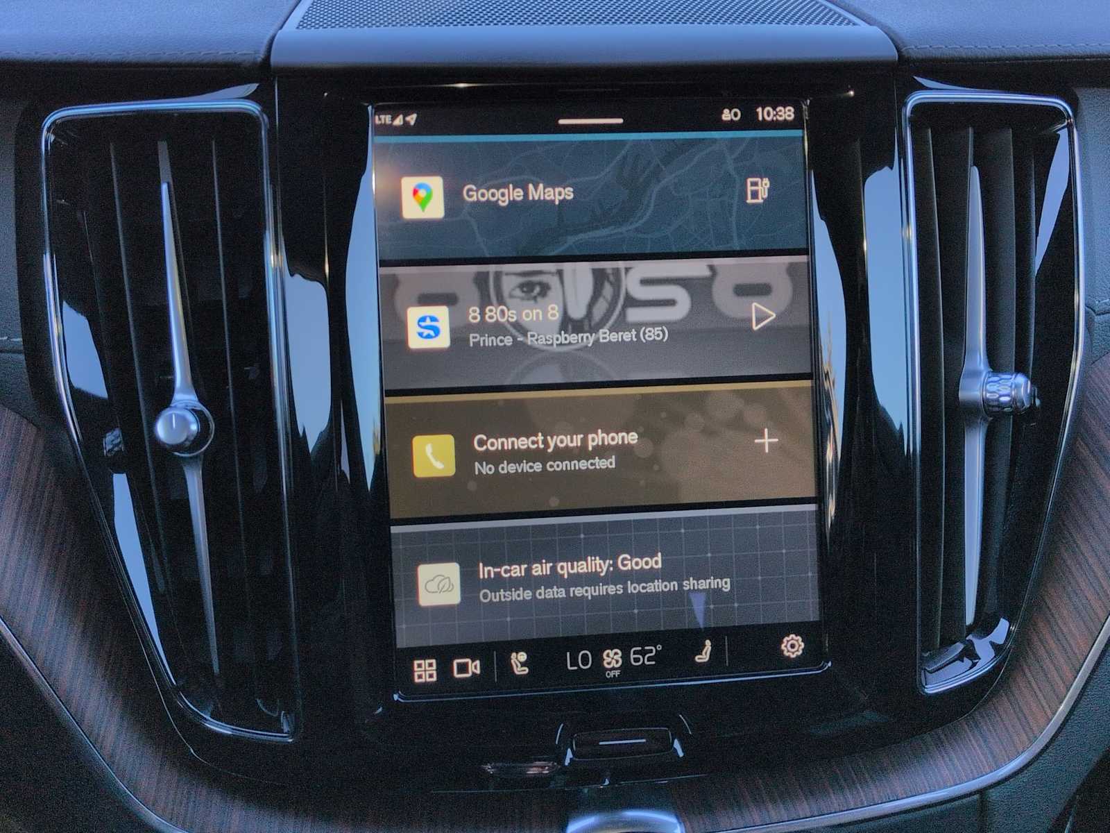 Thumbnail: 2025 Volvo XC60 - 28