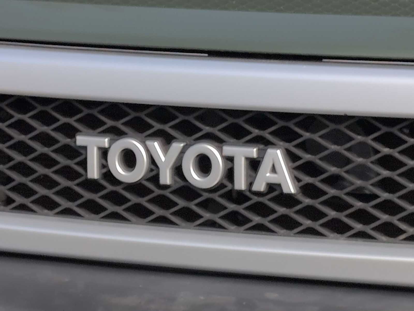 Thumbnail: 2012 Toyota FJ Cruiser - 12