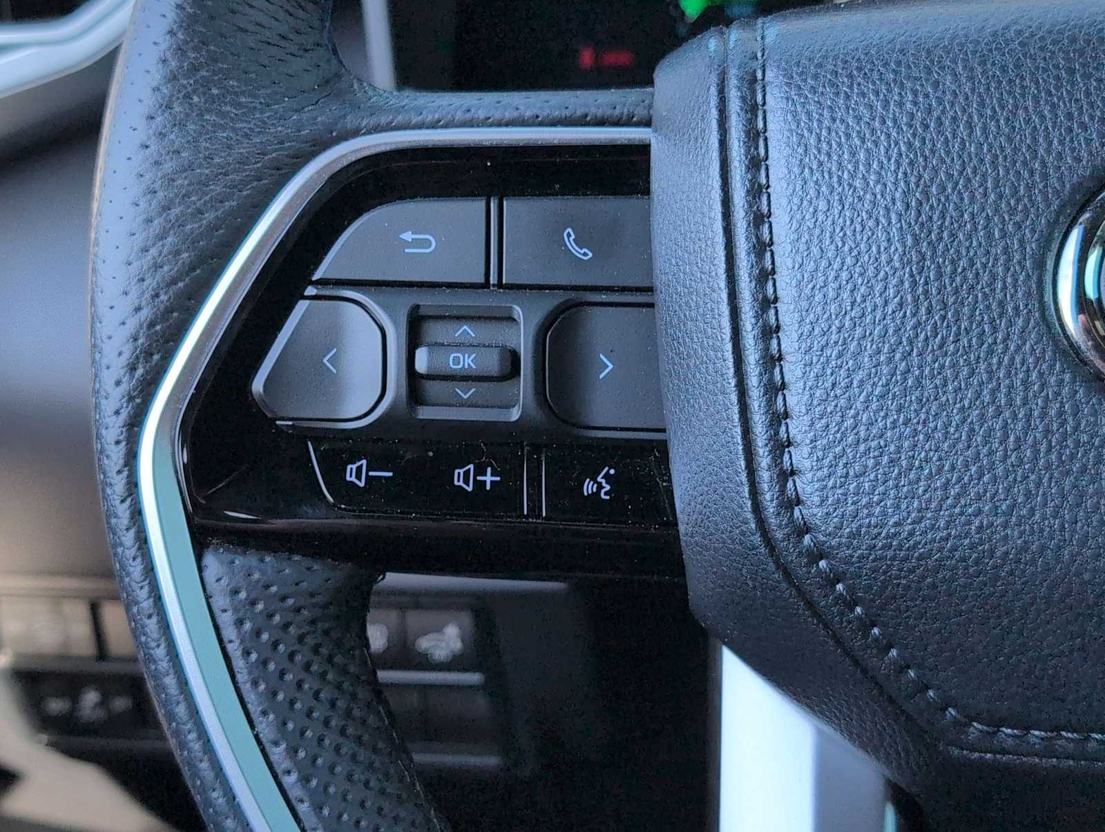 Thumbnail: 2023 Toyota Sequoia - 23