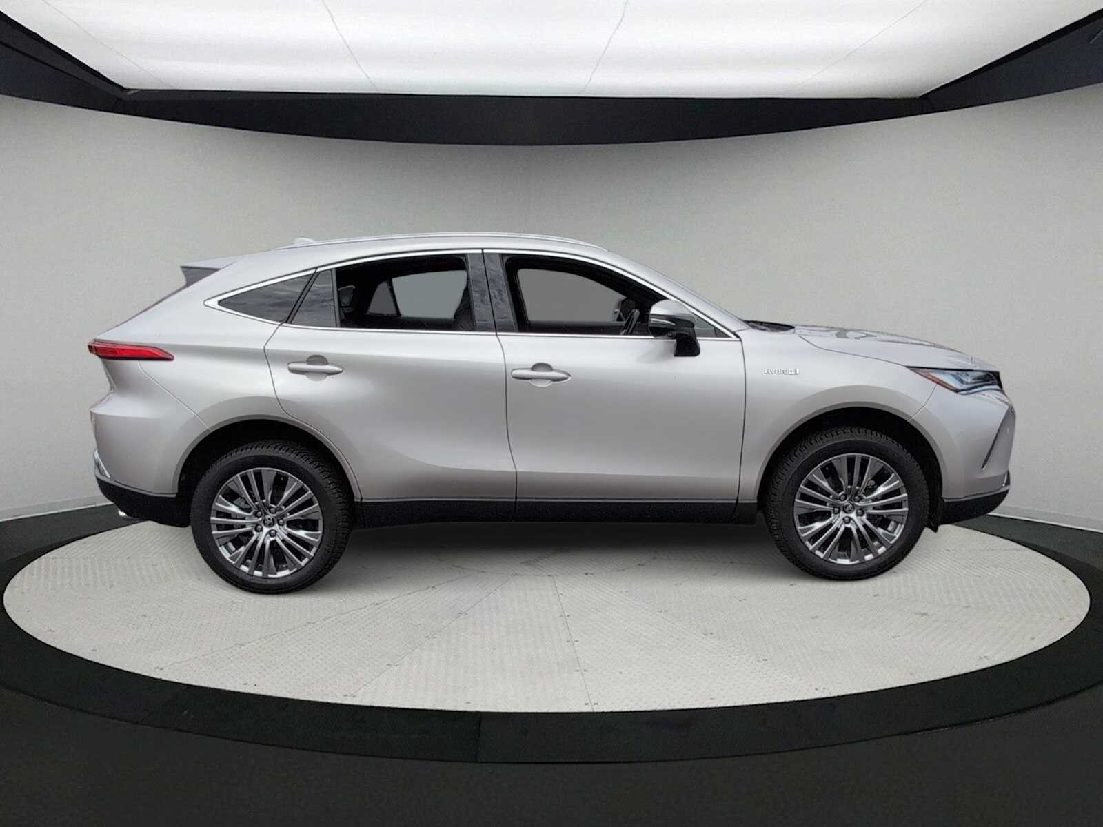 Thumbnail: 2021 Toyota Venza - 9