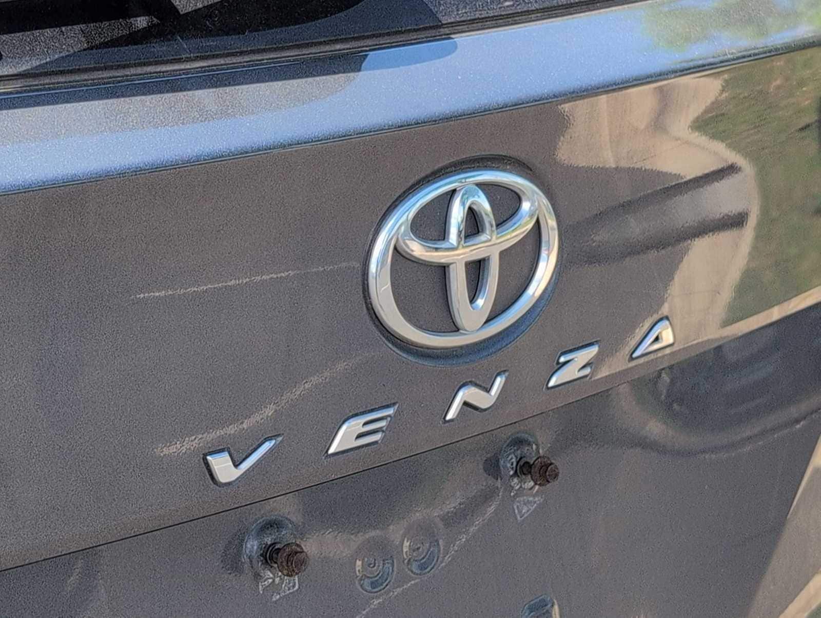 Thumbnail: 2011 Toyota Venza - 13