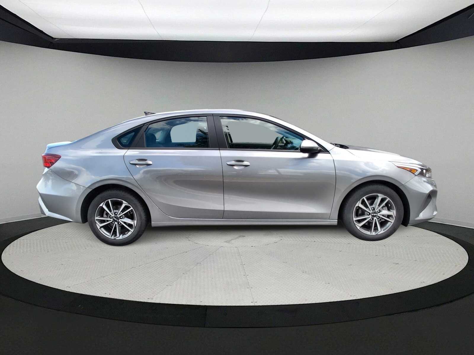 Thumbnail: 2023 Kia Forte - 3