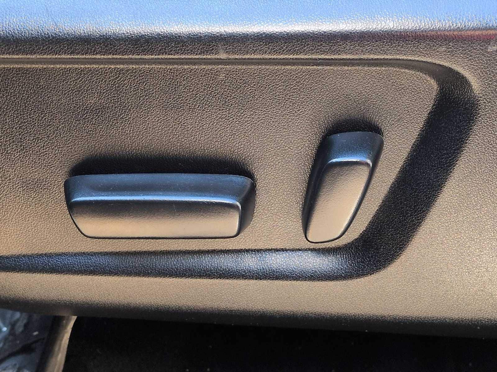 Thumbnail: 2020 Toyota Tundra - 18