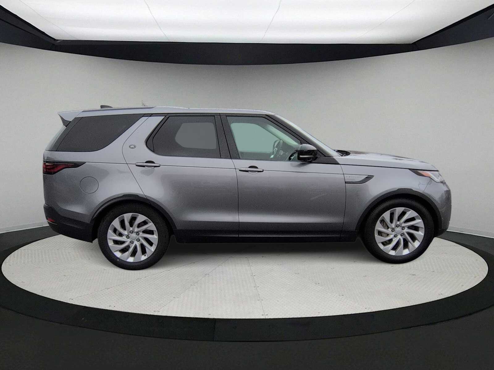 Thumbnail: 2024 Land Rover Discovery - 9