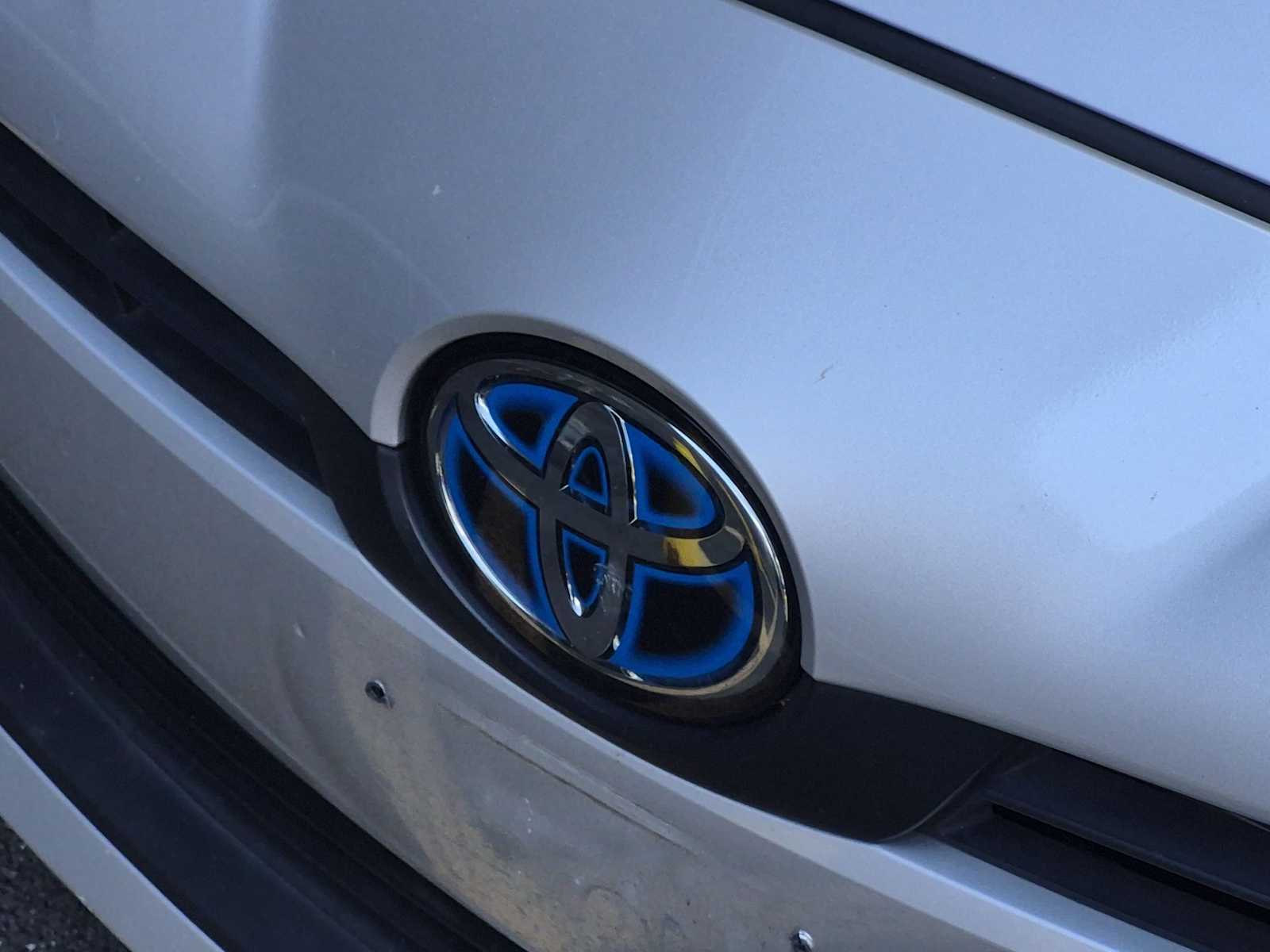 2022 Toyota Prius L Eco - Photo 12