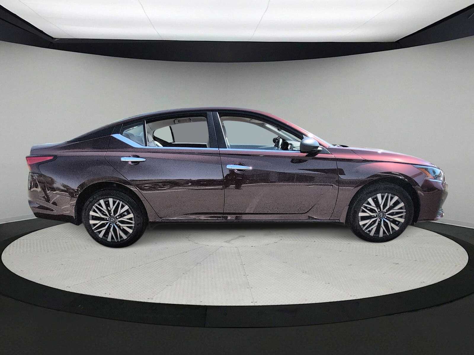 Thumbnail: 2024 Nissan Altima - 9