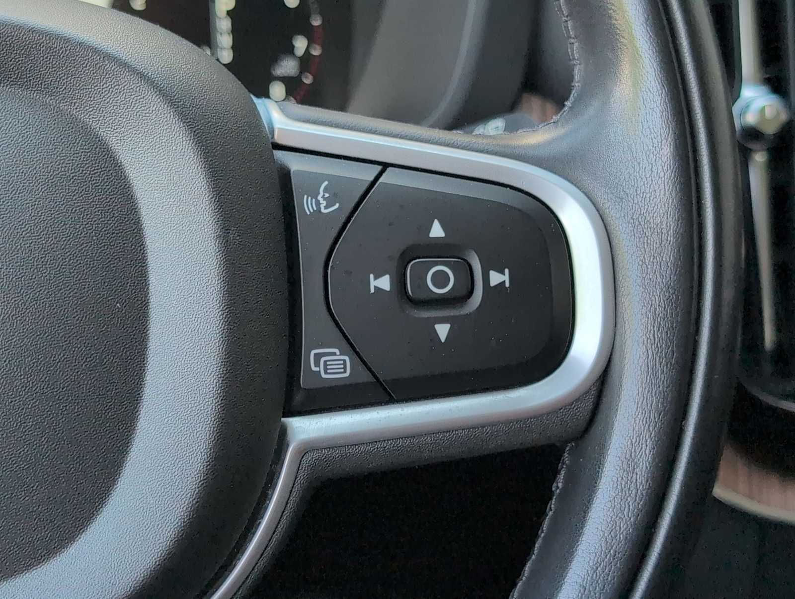 Thumbnail: 2021 Volvo XC60 - 24