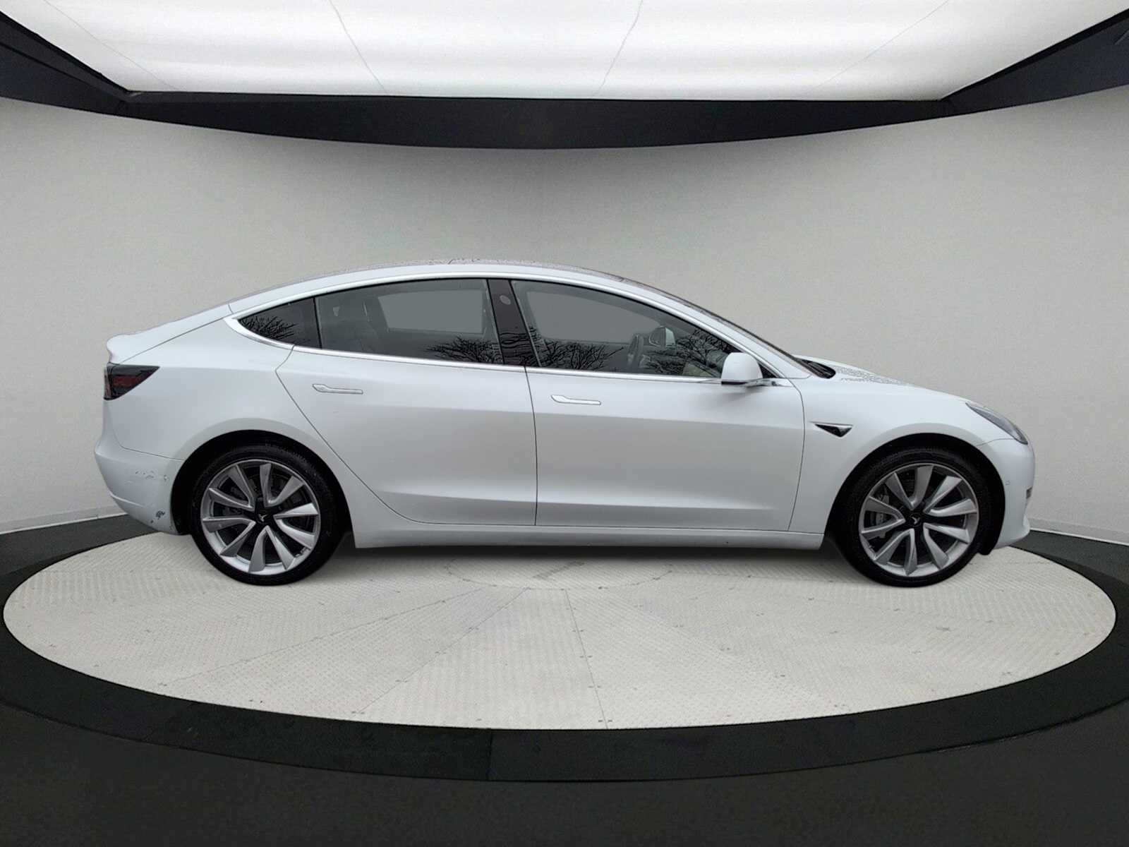 Thumbnail: 2019 Tesla Model 3 - 9