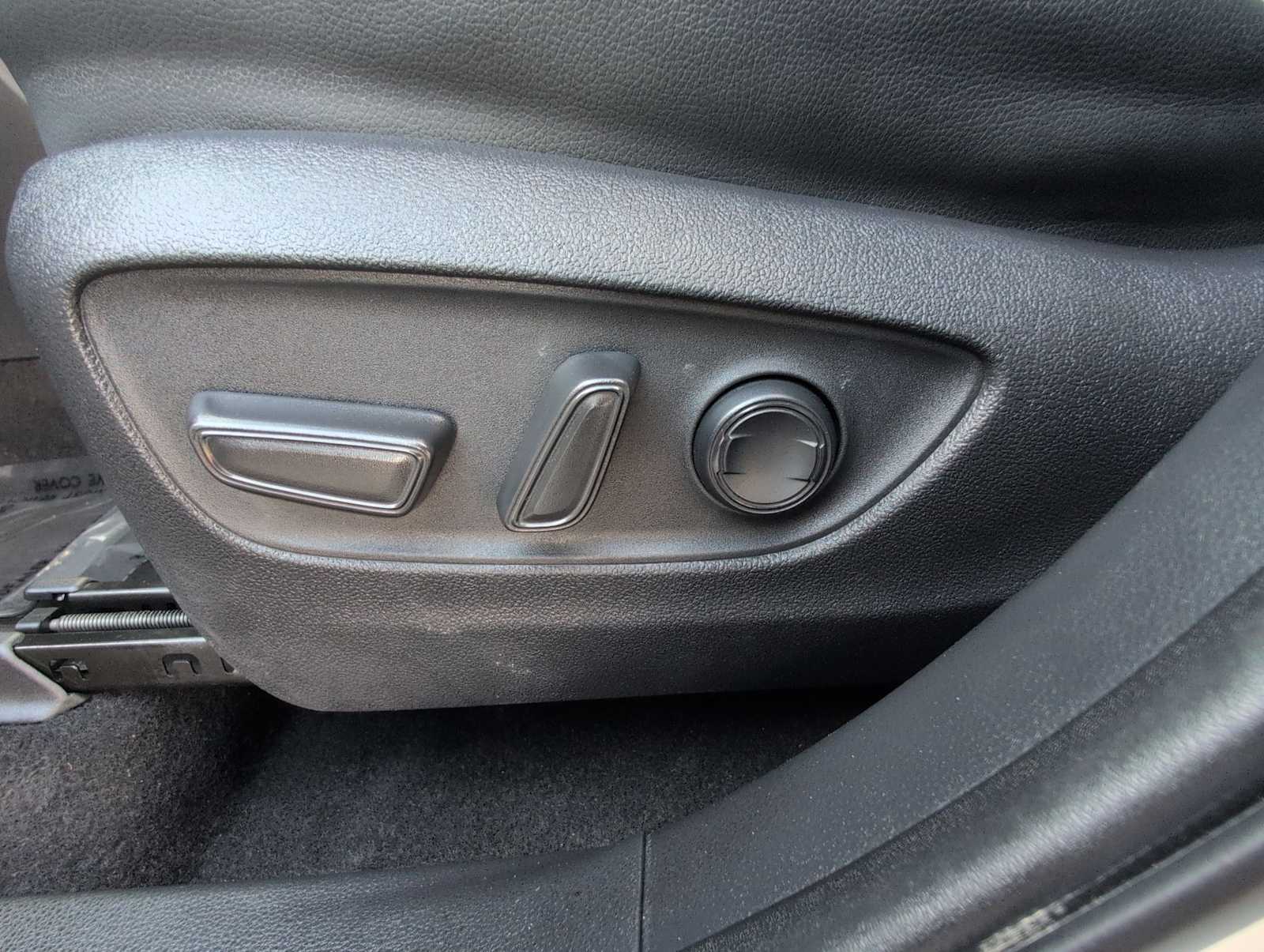 Thumbnail: 2023 Toyota Highlander - 18