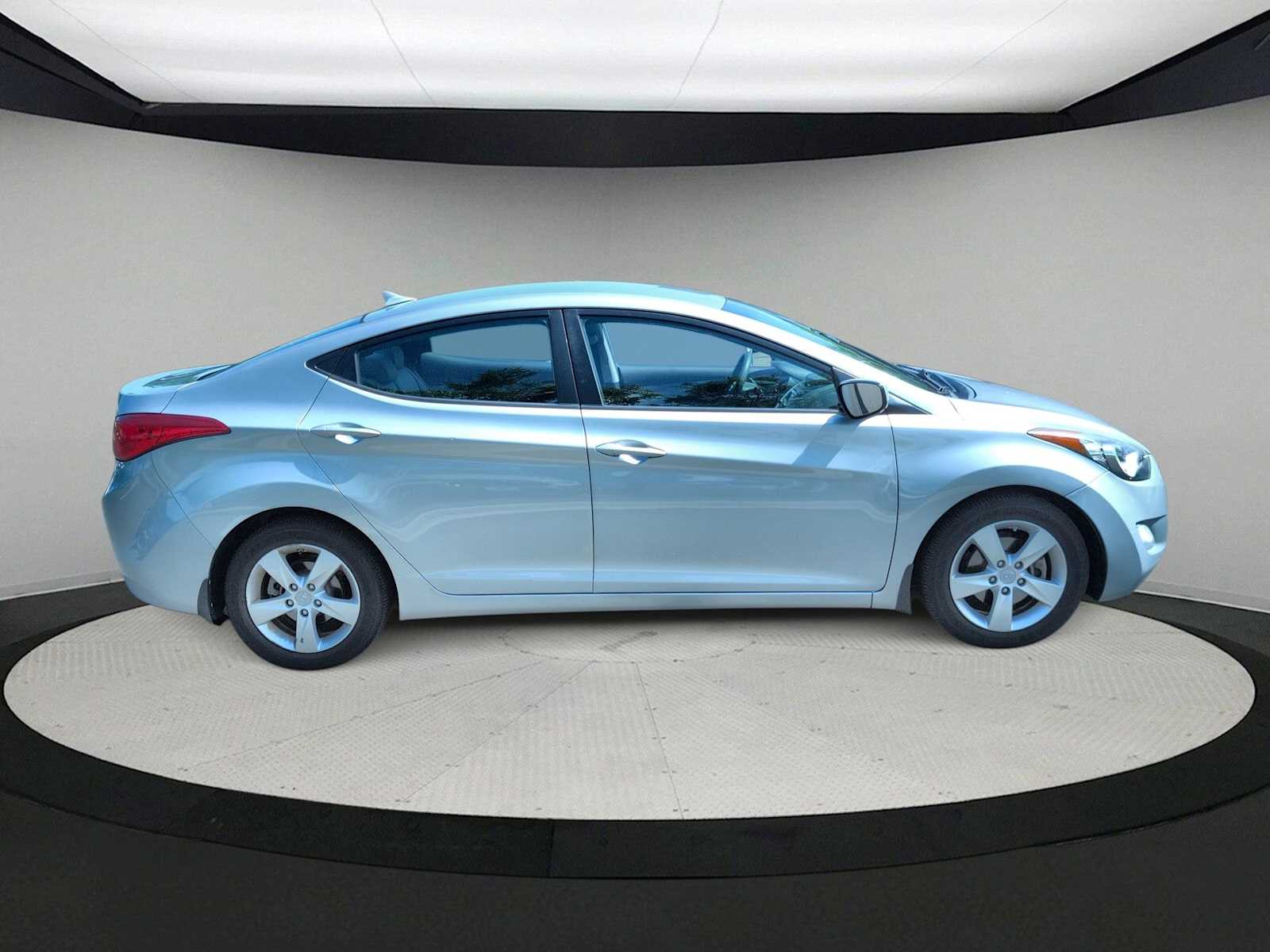 Thumbnail: 2013 Hyundai Elantra - 9