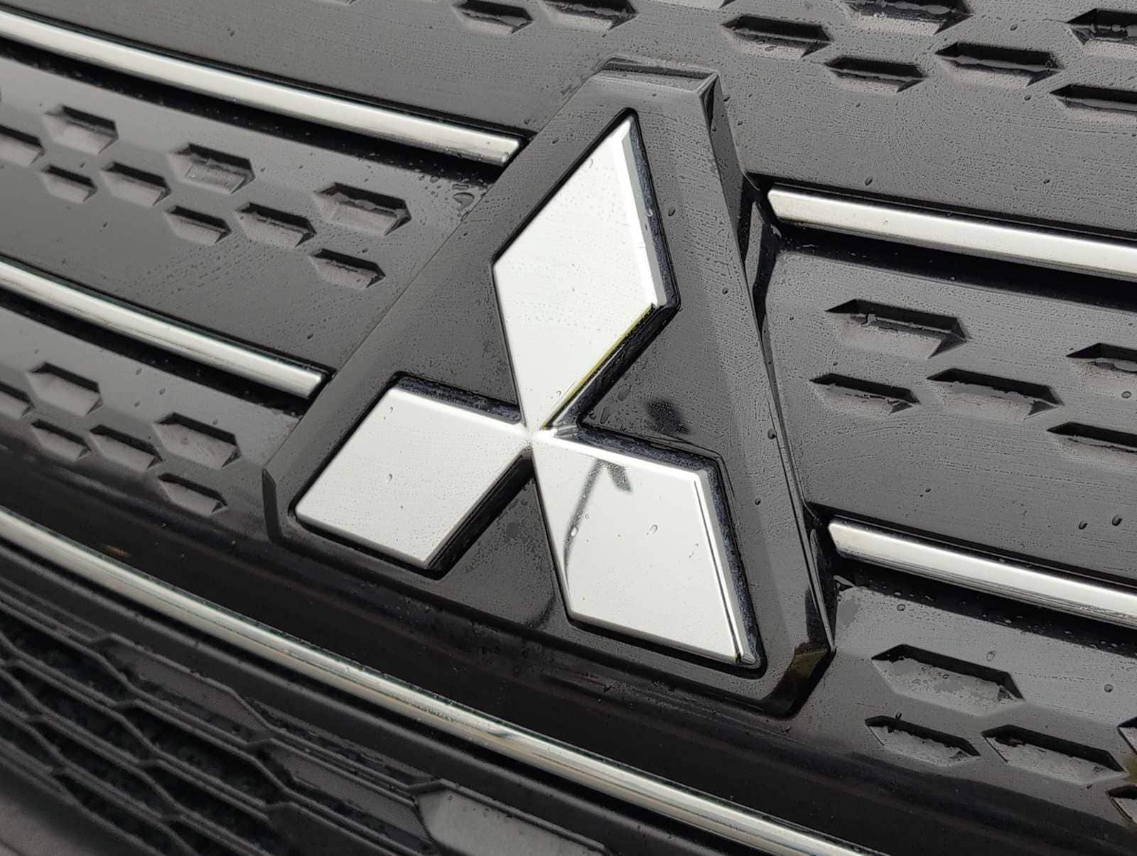 Thumbnail: 2024 Mitsubishi Outlander - 12