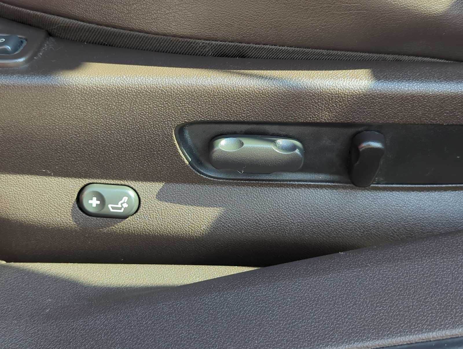 Thumbnail: 2011 Chevrolet Malibu - 18