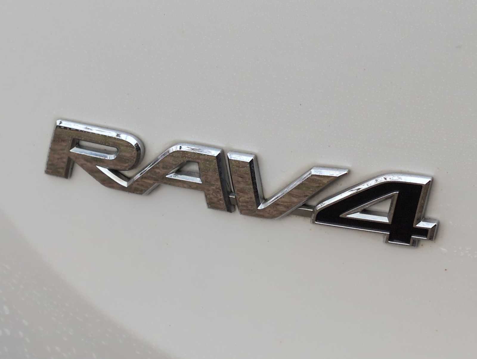 Thumbnail: 2014 Toyota RAV4 - 13