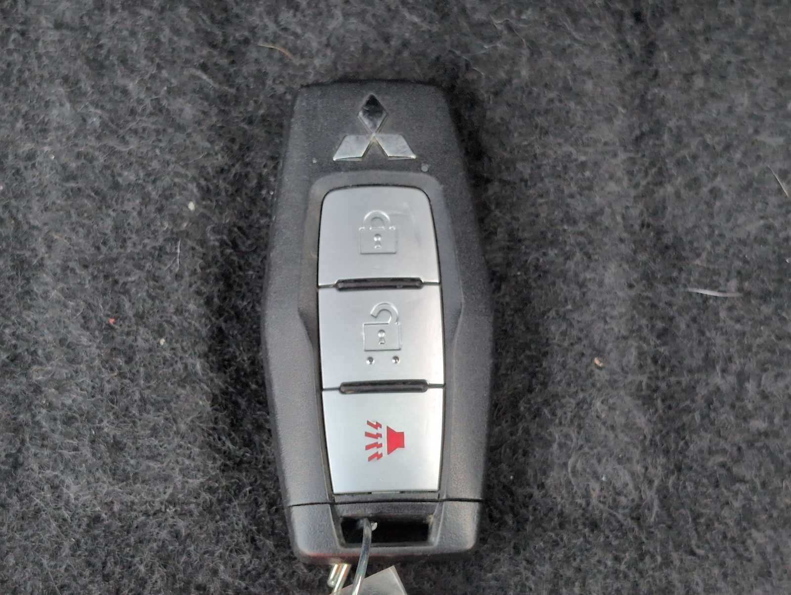 Thumbnail: 2022 Mitsubishi Outlander - 33