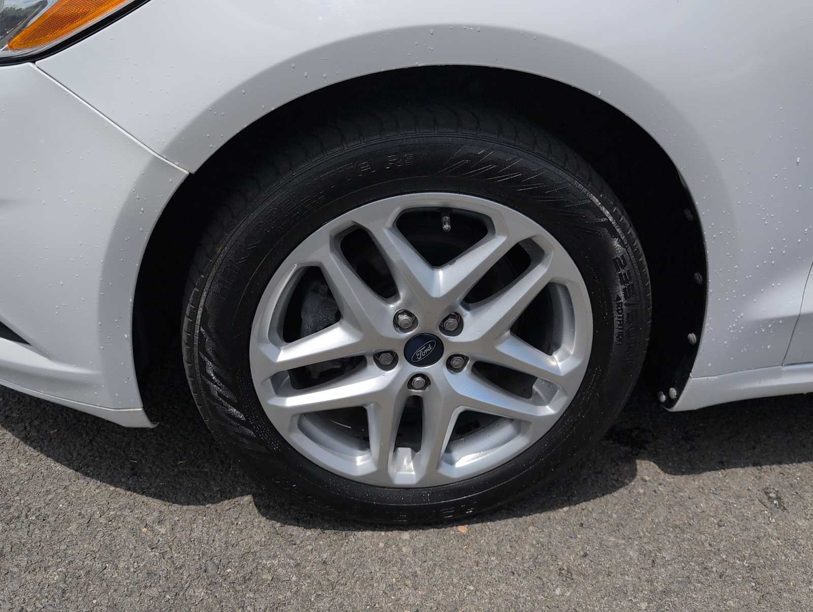Thumbnail: 2013 Ford Fusion - 14
