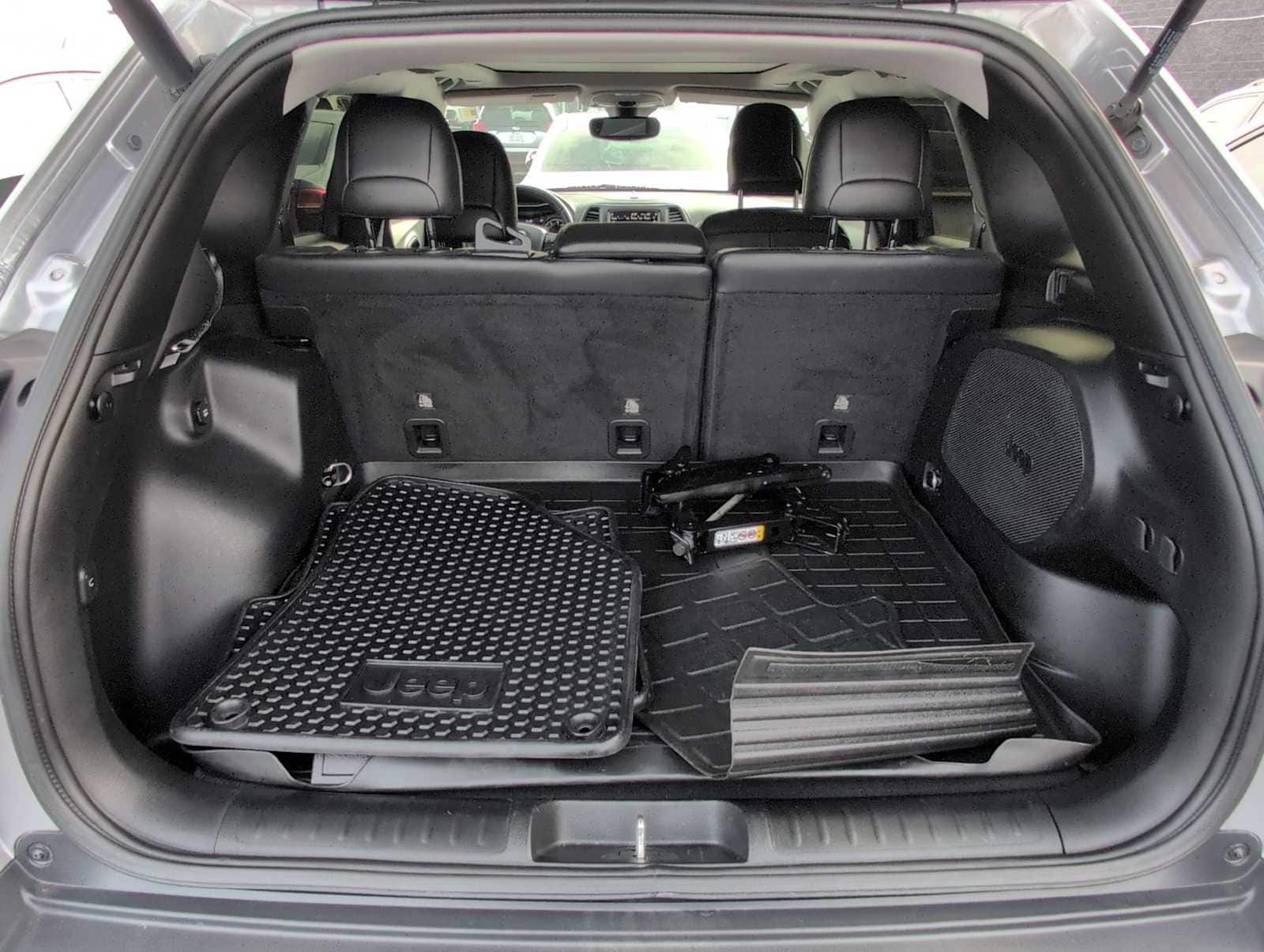 Thumbnail: 2019 Jeep Cherokee - 36